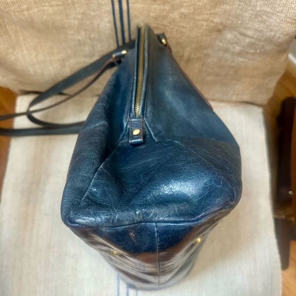 HOBO Delaney Shoulder Bag - Picture 9 of 16